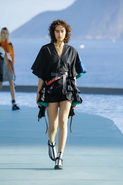 Look 22